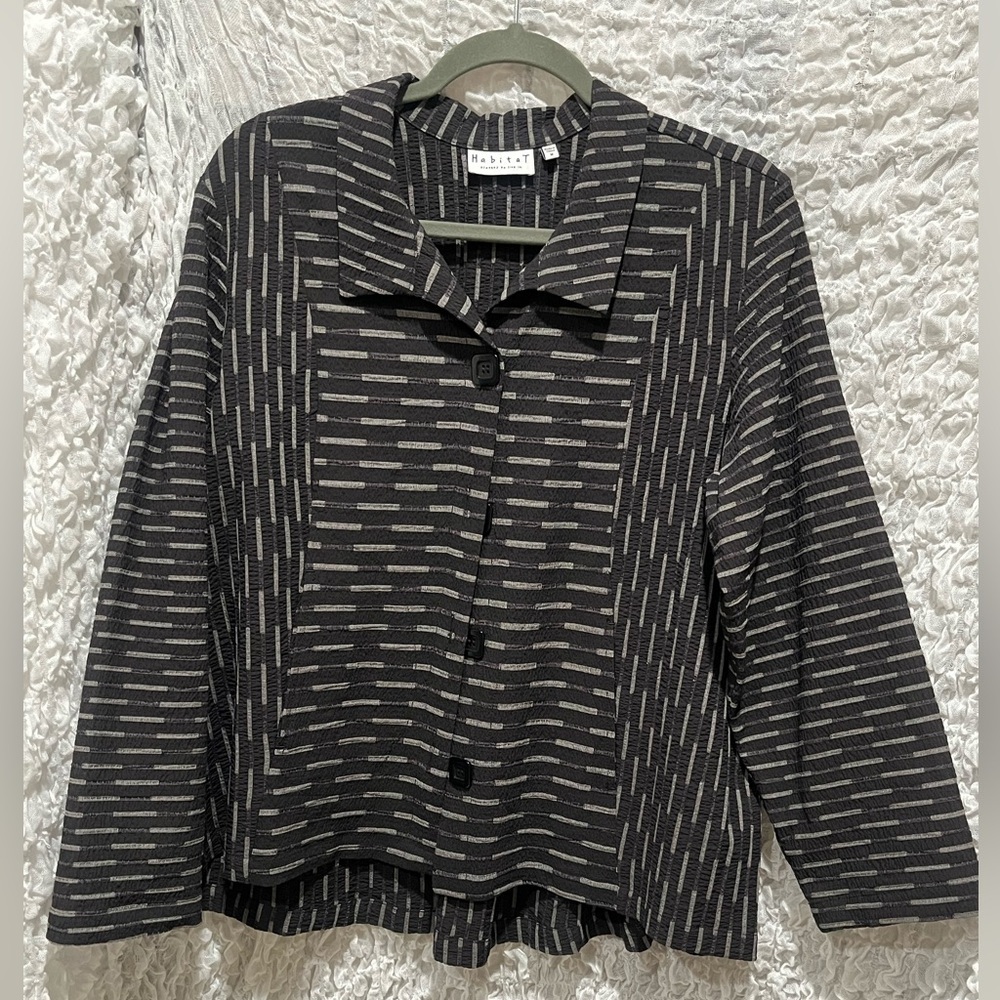 HABITAT BLACK AND GRAY MODERNIST FUNKY HIGH LOW SHORT JACKET SIZE M